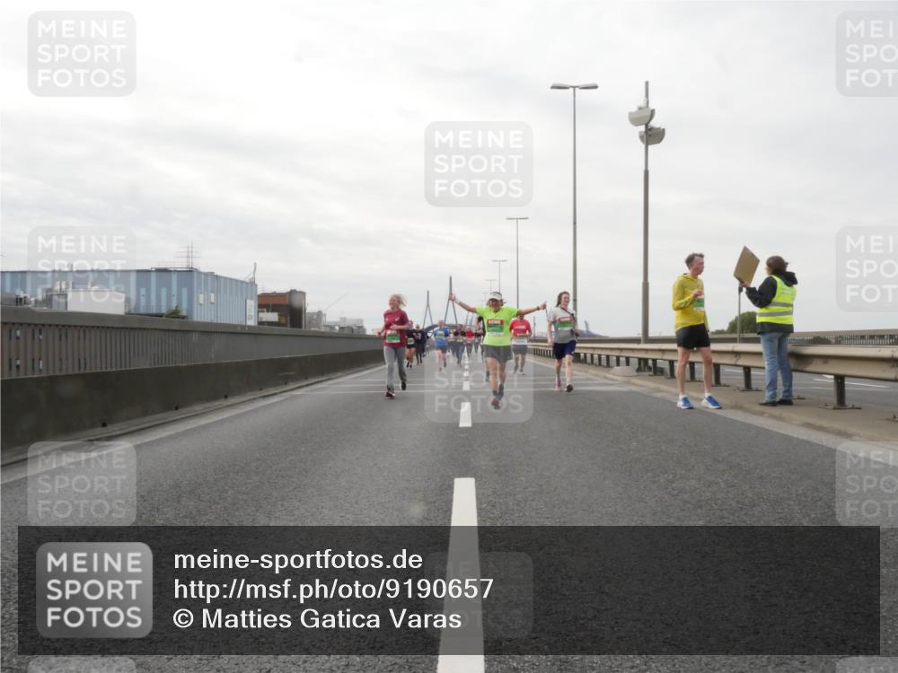 03.10.2025 - Köhlbrandbrückenlauf Matties Gatica Varas http://msf.ph/oto/9190657 03.10.2025 16:03:09 Position 3  meine-sportfotos.de