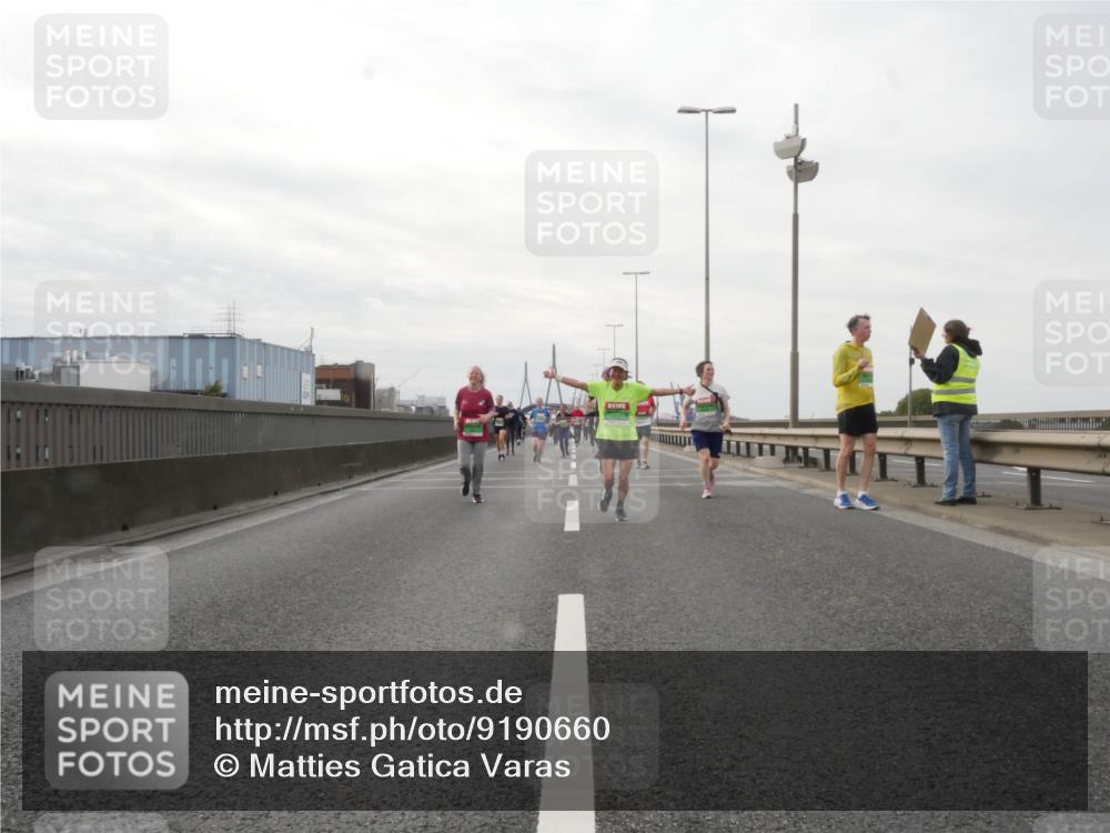 03.10.2025 - Köhlbrandbrückenlauf Matties Gatica Varas http://msf.ph/oto/9190660 03.10.2025 16:03:09 Position 3  meine-sportfotos.de