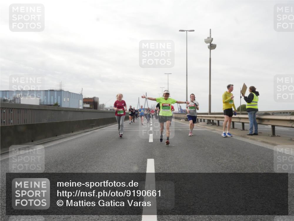 03.10.2025 - Köhlbrandbrückenlauf Matties Gatica Varas http://msf.ph/oto/9190661 03.10.2025 16:03:10 Position 3  meine-sportfotos.de