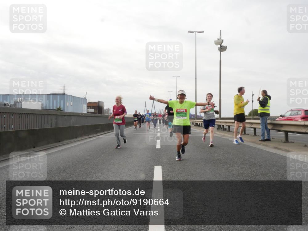 03.10.2025 - Köhlbrandbrückenlauf Matties Gatica Varas http://msf.ph/oto/9190664 03.10.2025 16:03:10 Position 3  meine-sportfotos.de