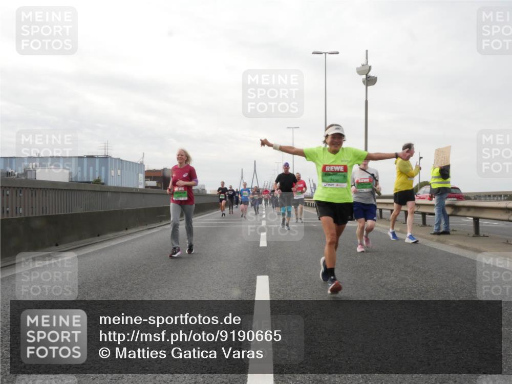 03.10.2025 - Köhlbrandbrückenlauf Matties Gatica Varas http://msf.ph/oto/9190665 03.10.2025 16:03:11 Position 3 7436 meine-sportfotos.de