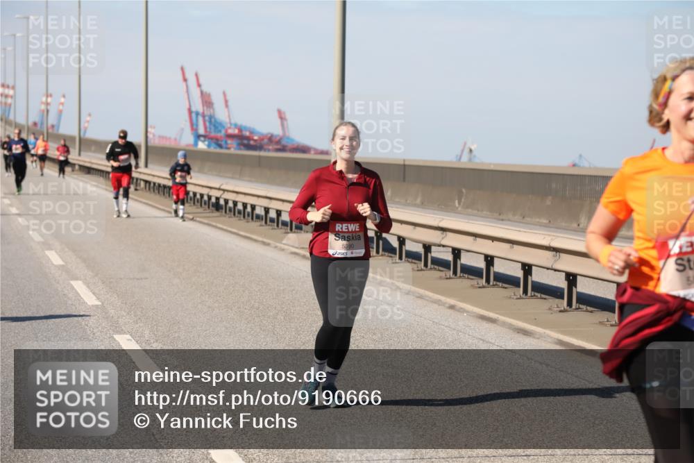 03.10.2025 - Köhlbrandbrückenlauf Yannick Fuchs http://msf.ph/oto/9190666 03.10.2025 12:10:38 Position 3 5390 meine-sportfotos.de