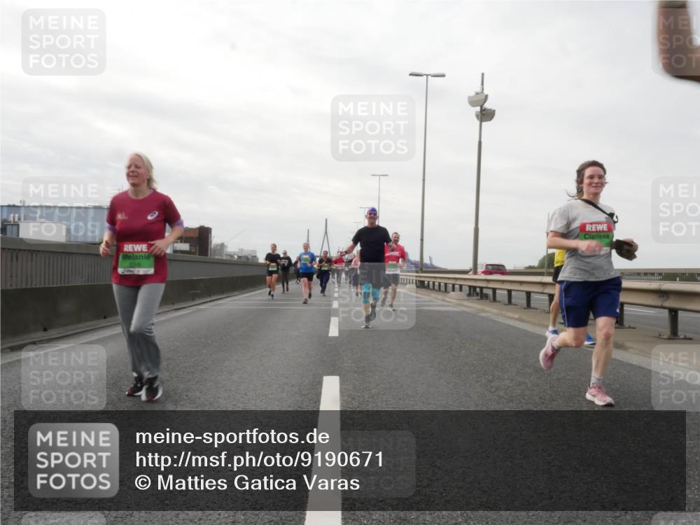 03.10.2025 - Köhlbrandbrückenlauf Matties Gatica Varas http://msf.ph/oto/9190671 03.10.2025 16:03:11 Position 3 19 meine-sportfotos.de