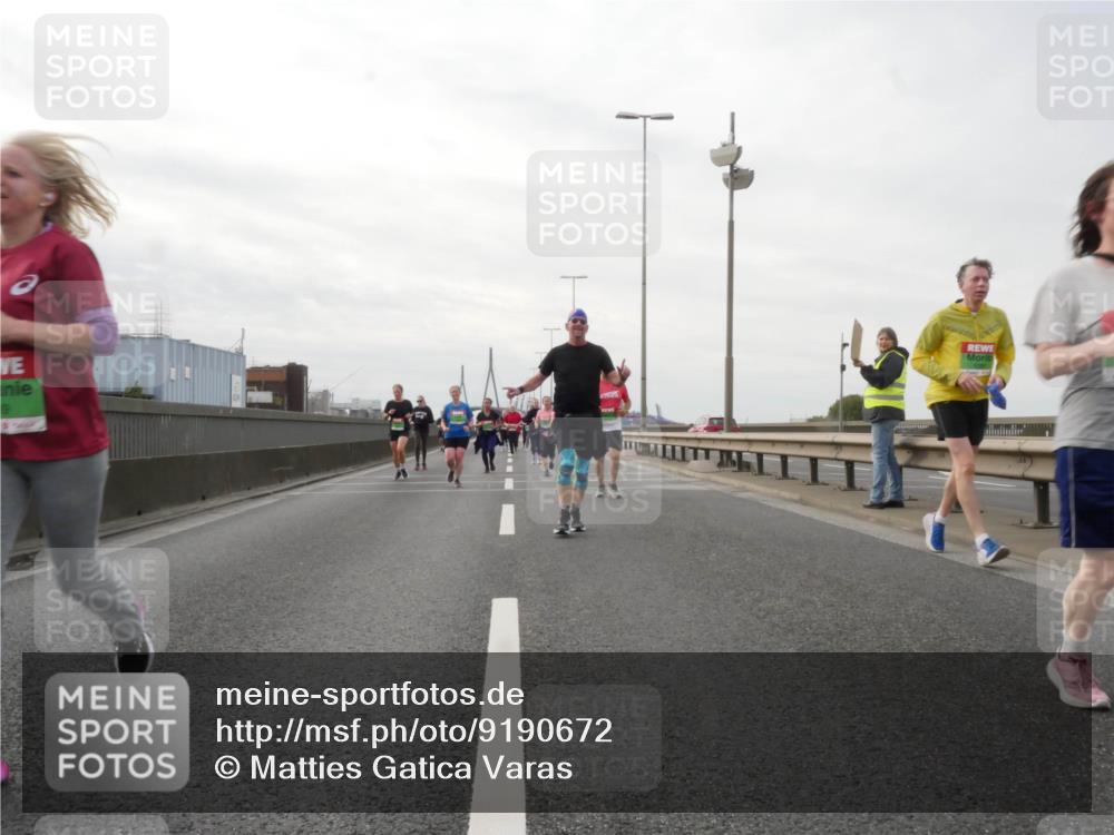 03.10.2025 - Köhlbrandbrückenlauf Matties Gatica Varas http://msf.ph/oto/9190672 03.10.2025 16:03:12 Position 3  meine-sportfotos.de