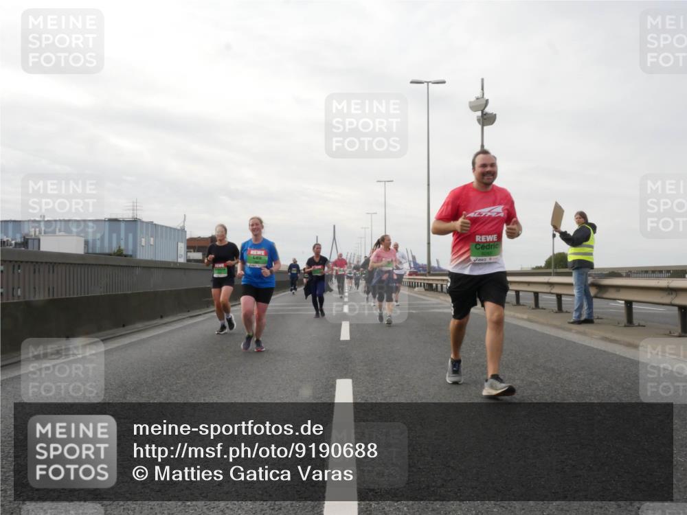 03.10.2025 - Köhlbrandbrückenlauf Matties Gatica Varas http://msf.ph/oto/9190688 03.10.2025 16:03:15 Position 3 8263 meine-sportfotos.de