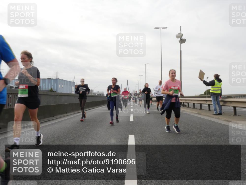 03.10.2025 - Köhlbrandbrückenlauf Matties Gatica Varas http://msf.ph/oto/9190696 03.10.2025 16:03:17 Position 3  meine-sportfotos.de