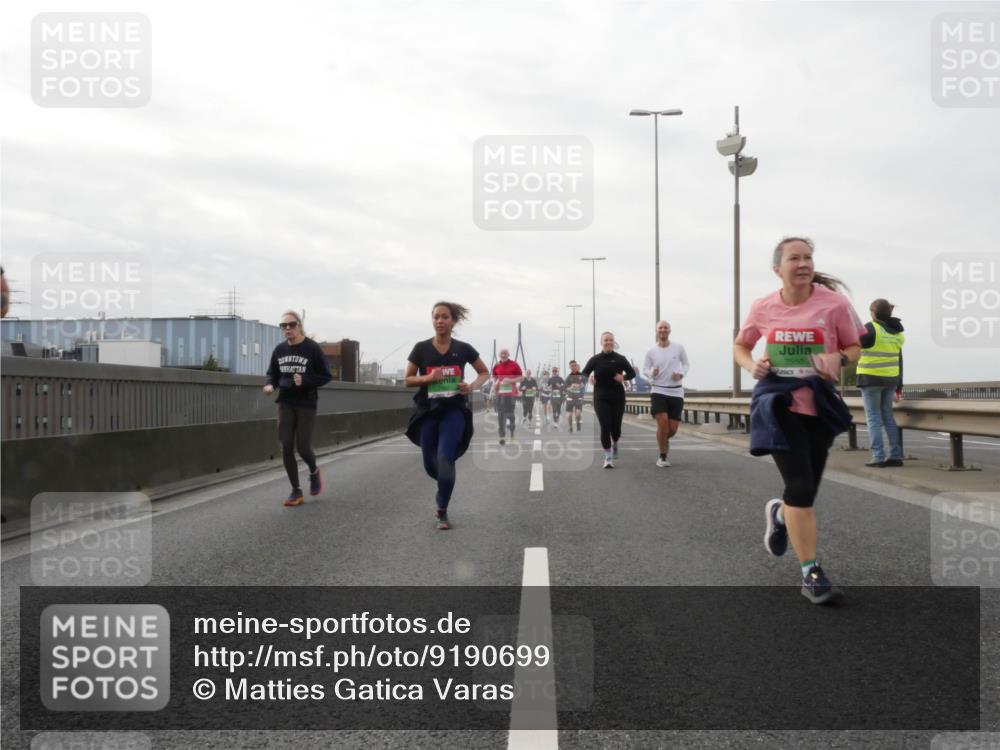 03.10.2025 - Köhlbrandbrückenlauf Matties Gatica Varas http://msf.ph/oto/9190699 03.10.2025 16:03:17 Position 3 7550 meine-sportfotos.de
