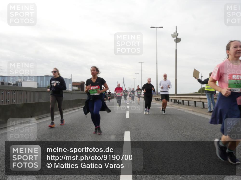 03.10.2025 - Köhlbrandbrückenlauf Matties Gatica Varas http://msf.ph/oto/9190700 03.10.2025 16:03:18 Position 3 7453, 755 meine-sportfotos.de