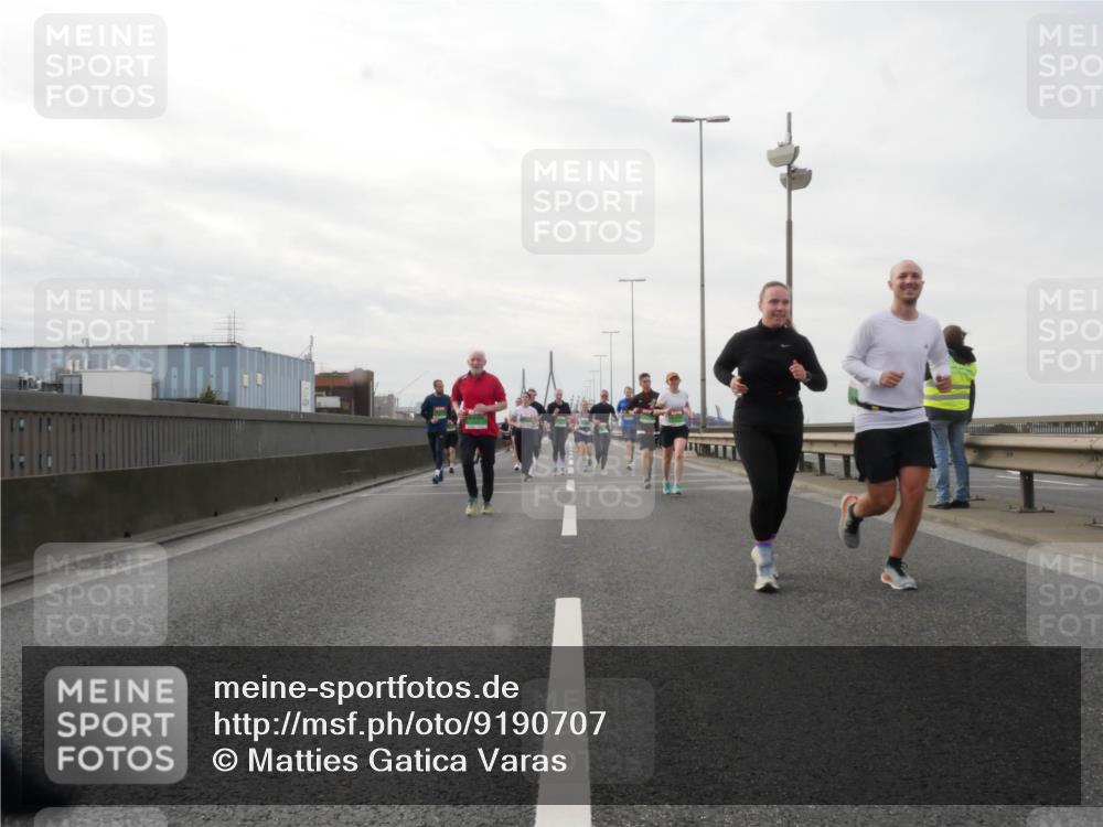 03.10.2025 - Köhlbrandbrückenlauf Matties Gatica Varas http://msf.ph/oto/9190707 03.10.2025 16:03:19 Position 3  meine-sportfotos.de