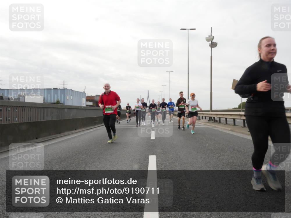 03.10.2025 - Köhlbrandbrückenlauf Matties Gatica Varas http://msf.ph/oto/9190711 03.10.2025 16:03:20 Position 3  meine-sportfotos.de