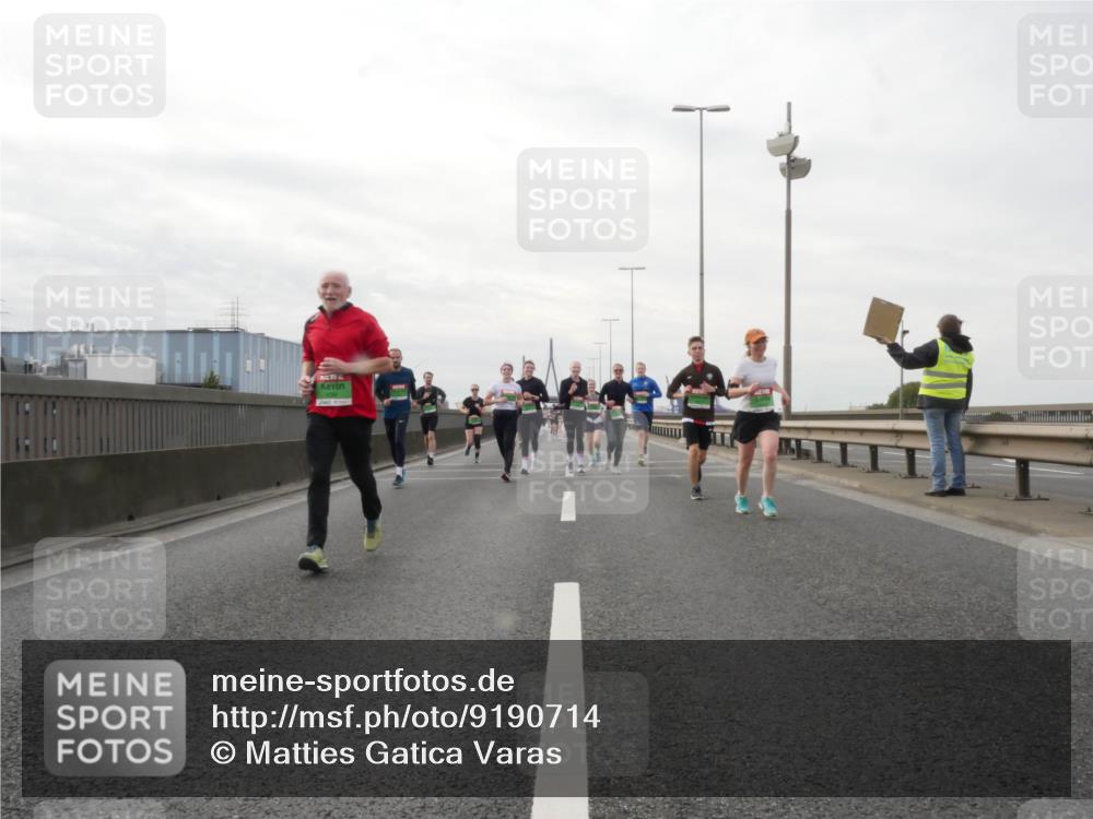 03.10.2025 - Köhlbrandbrückenlauf Matties Gatica Varas http://msf.ph/oto/9190714 03.10.2025 16:03:21 Position 3  meine-sportfotos.de