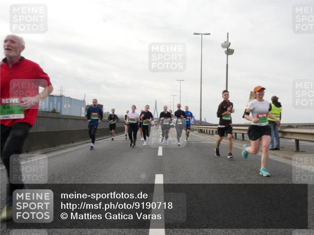 03.10.2025 - Köhlbrandbrückenlauf Matties Gatica Varas http://msf.ph/oto/9190718 03.10.2025 16:03:22 Position 3 6809 meine-sportfotos.de
