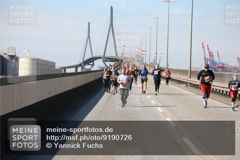 03.10.2025 - Köhlbrandbrückenlauf Yannick Fuchs http://msf.ph/oto/9190726 03.10.2025 12:10:44 Position 3  meine-sportfotos.de