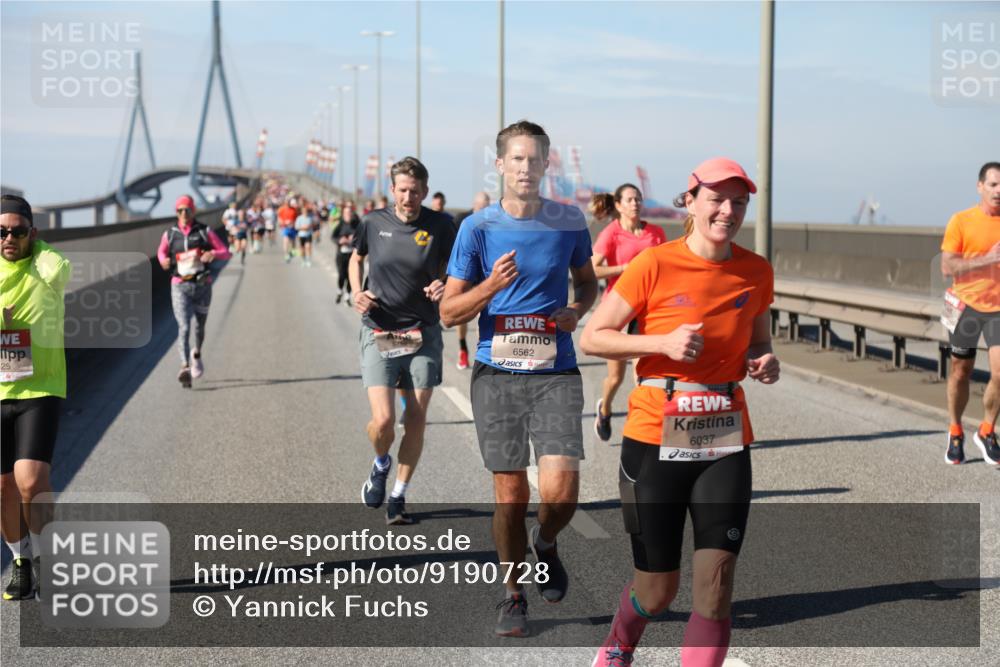 03.10.2025 - Köhlbrandbrückenlauf Yannick Fuchs http://msf.ph/oto/9190728 03.10.2025 11:51:00 Position 3 25, 6562, 6037 meine-sportfotos.de