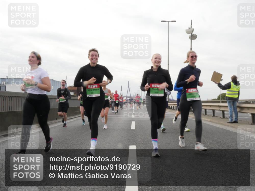 03.10.2025 - Köhlbrandbrückenlauf Matties Gatica Varas http://msf.ph/oto/9190729 03.10.2025 16:03:24 Position 3 9044, 9046 meine-sportfotos.de