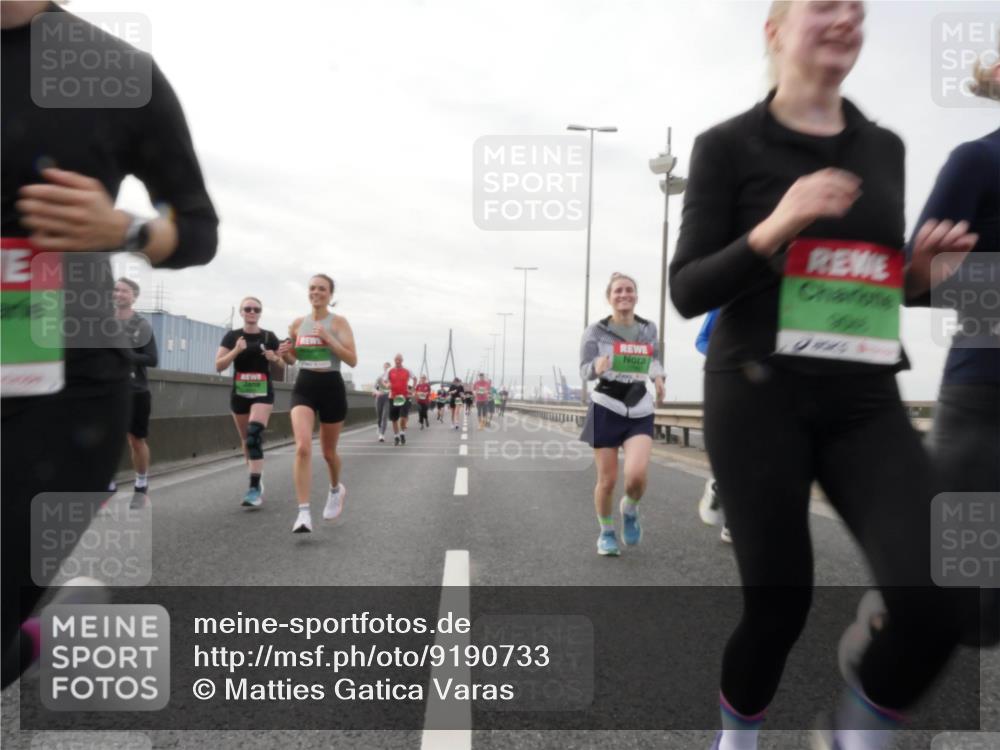 03.10.2025 - Köhlbrandbrückenlauf Matties Gatica Varas http://msf.ph/oto/9190733 03.10.2025 16:03:25 Position 3  meine-sportfotos.de