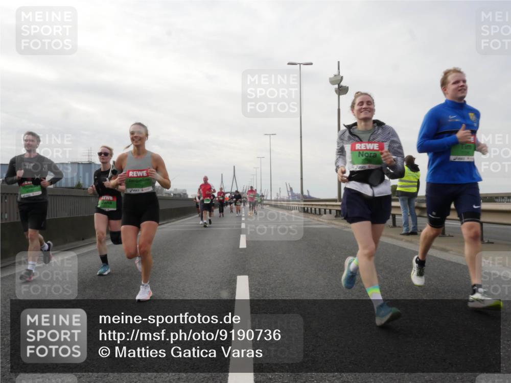 03.10.2025 - Köhlbrandbrückenlauf Matties Gatica Varas http://msf.ph/oto/9190736 03.10.2025 16:03:25 Position 3  meine-sportfotos.de