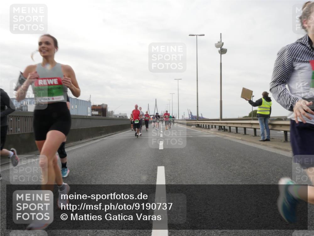 03.10.2025 - Köhlbrandbrückenlauf Matties Gatica Varas http://msf.ph/oto/9190737 03.10.2025 16:03:26 Position 3  meine-sportfotos.de
