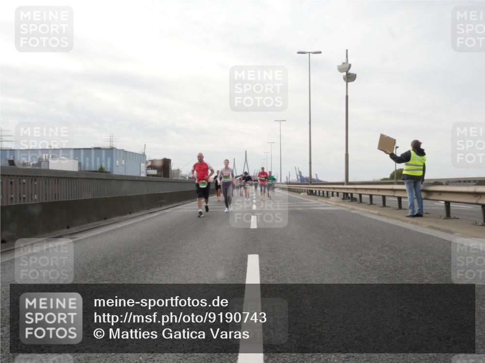 03.10.2025 - Köhlbrandbrückenlauf Matties Gatica Varas http://msf.ph/oto/9190743 03.10.2025 16:03:27 Position 3  meine-sportfotos.de
