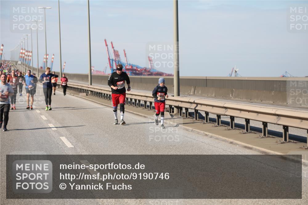 03.10.2025 - Köhlbrandbrückenlauf Yannick Fuchs http://msf.ph/oto/9190746 03.10.2025 12:10:45 Position 3  meine-sportfotos.de