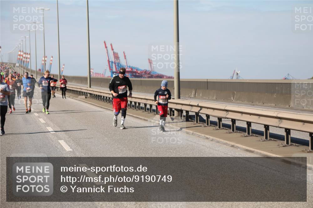 03.10.2025 - Köhlbrandbrückenlauf Yannick Fuchs http://msf.ph/oto/9190749 03.10.2025 12:10:45 Position 3  meine-sportfotos.de