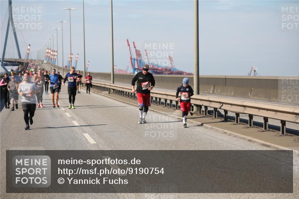 03.10.2025 - Köhlbrandbrückenlauf Yannick Fuchs http://msf.ph/oto/9190754 03.10.2025 12:10:45 Position 3  meine-sportfotos.de