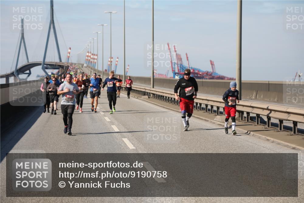 03.10.2025 - Köhlbrandbrückenlauf Yannick Fuchs http://msf.ph/oto/9190758 03.10.2025 12:10:45 Position 3  meine-sportfotos.de
