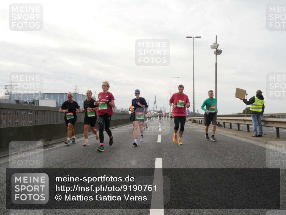 03.10.2025 - Köhlbrandbrückenlauf Matties Gatica Varas http://msf.ph/oto/9190761 03.10.2025 16:03:32 Position 3  meine-sportfotos.de