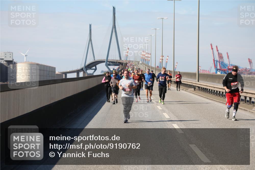 03.10.2025 - Köhlbrandbrückenlauf Yannick Fuchs http://msf.ph/oto/9190762 03.10.2025 12:10:46 Position 3  meine-sportfotos.de