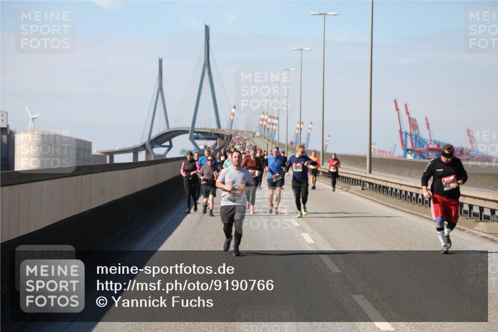 03.10.2025 - Köhlbrandbrückenlauf Yannick Fuchs http://msf.ph/oto/9190766 03.10.2025 12:10:46 Position 3  meine-sportfotos.de