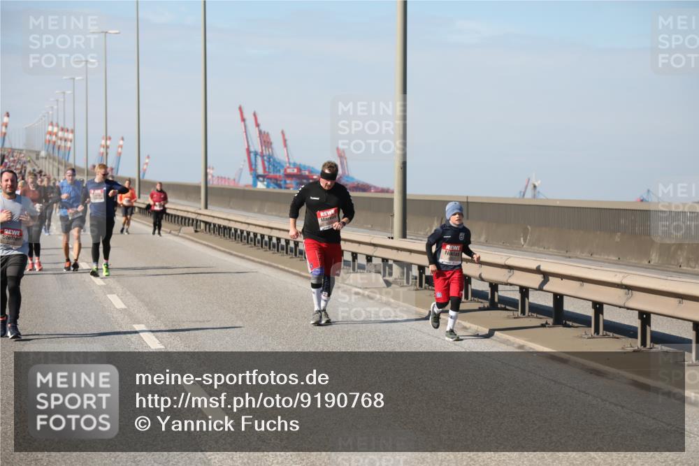 03.10.2025 - Köhlbrandbrückenlauf Yannick Fuchs http://msf.ph/oto/9190768 03.10.2025 12:10:47 Position 3  meine-sportfotos.de