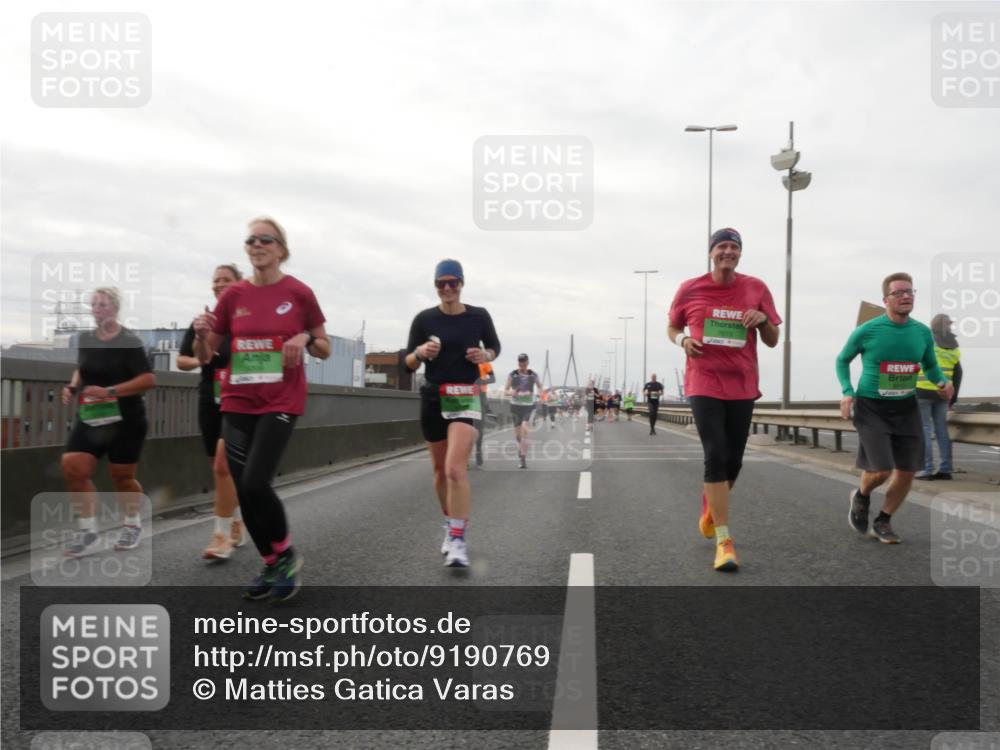 03.10.2025 - Köhlbrandbrückenlauf Matties Gatica Varas http://msf.ph/oto/9190769 03.10.2025 16:03:33 Position 3  meine-sportfotos.de