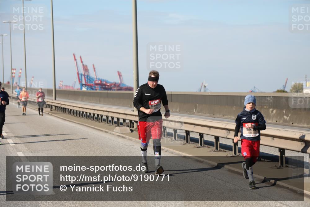 03.10.2025 - Köhlbrandbrückenlauf Yannick Fuchs http://msf.ph/oto/9190771 03.10.2025 12:10:50 Position 3 6357 meine-sportfotos.de