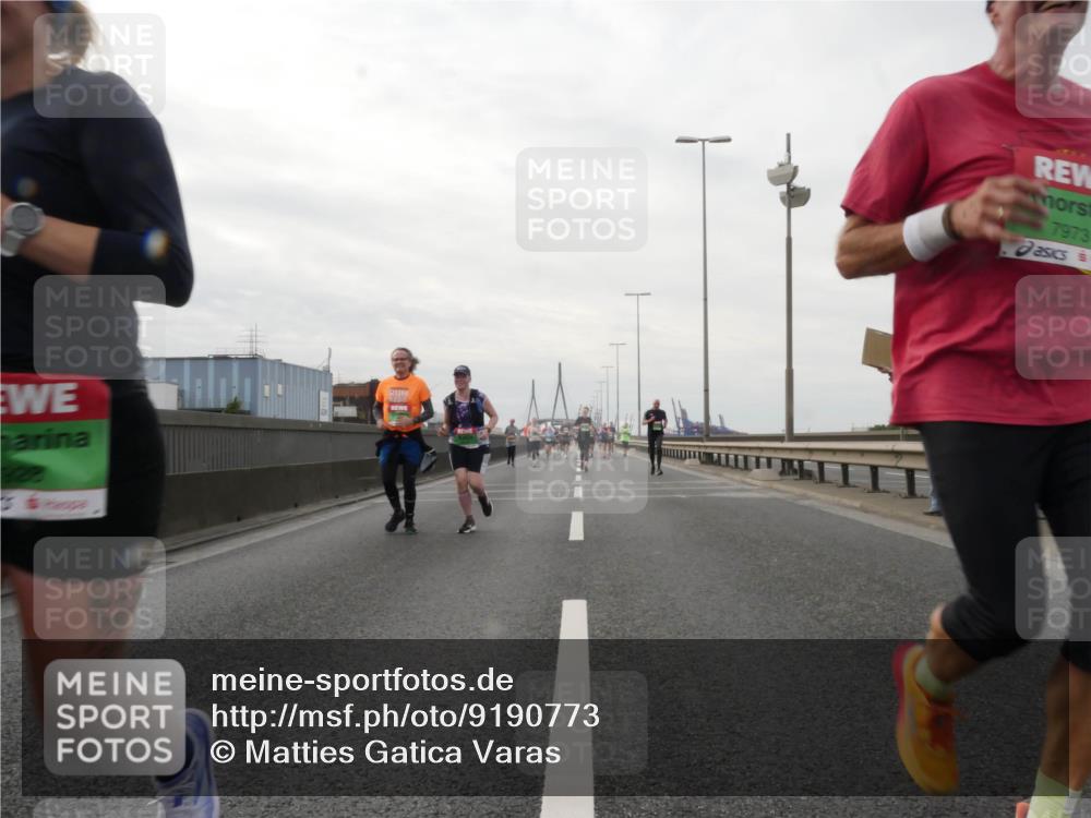 03.10.2025 - Köhlbrandbrückenlauf Matties Gatica Varas http://msf.ph/oto/9190773 03.10.2025 16:03:34 Position 3 7973 meine-sportfotos.de