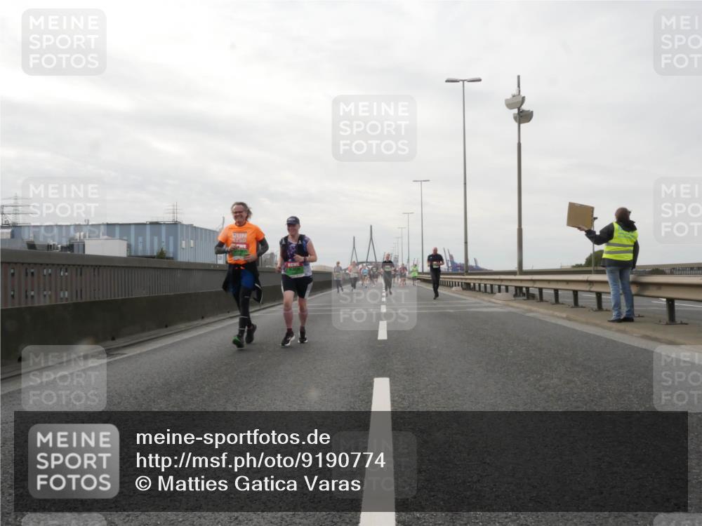 03.10.2025 - Köhlbrandbrückenlauf Matties Gatica Varas http://msf.ph/oto/9190774 03.10.2025 16:03:35 Position 3  meine-sportfotos.de