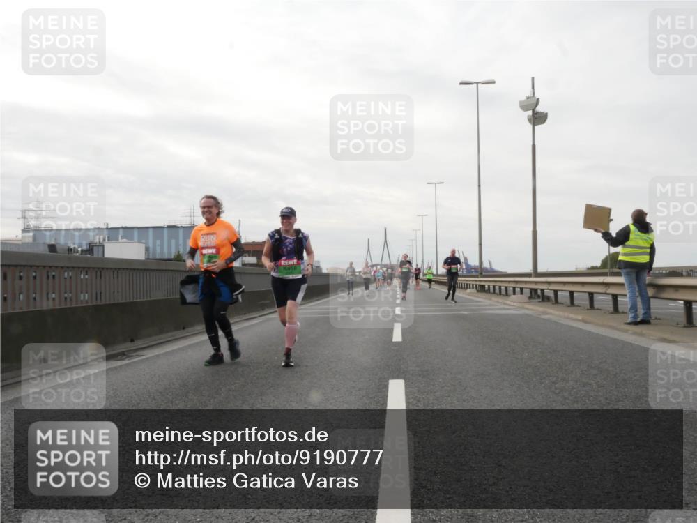 03.10.2025 - Köhlbrandbrückenlauf Matties Gatica Varas http://msf.ph/oto/9190777 03.10.2025 16:03:35 Position 3 3 meine-sportfotos.de