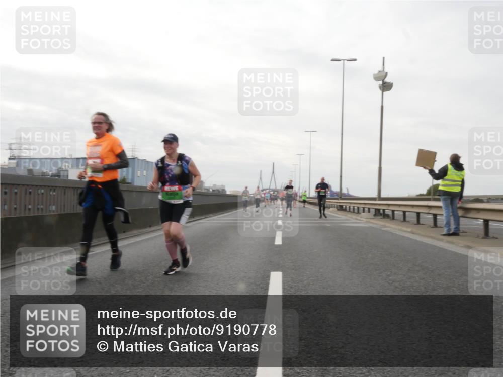 03.10.2025 - Köhlbrandbrückenlauf Matties Gatica Varas http://msf.ph/oto/9190778 03.10.2025 16:03:36 Position 3  meine-sportfotos.de