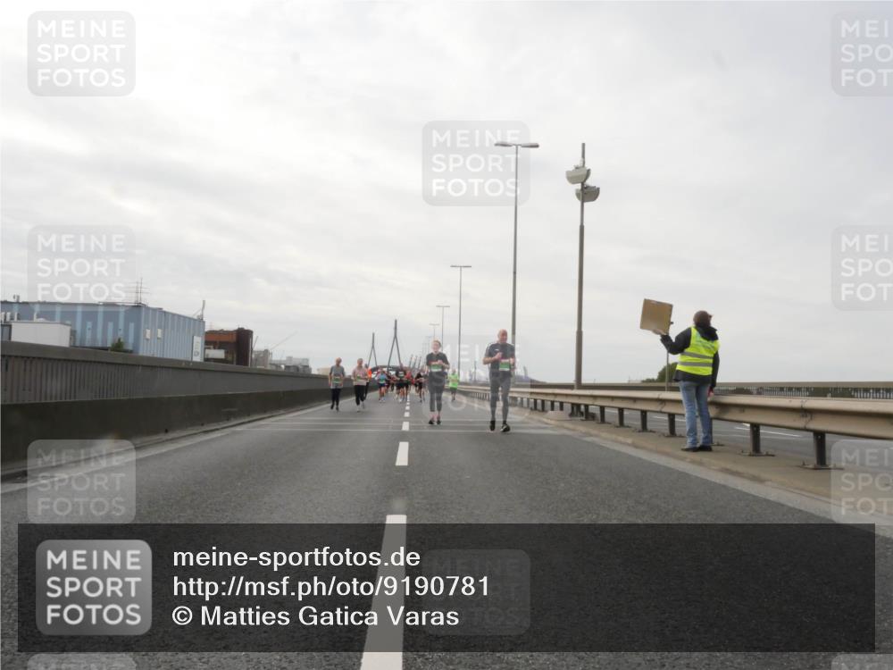 03.10.2025 - Köhlbrandbrückenlauf Matties Gatica Varas http://msf.ph/oto/9190781 03.10.2025 16:03:37 Position 3  meine-sportfotos.de