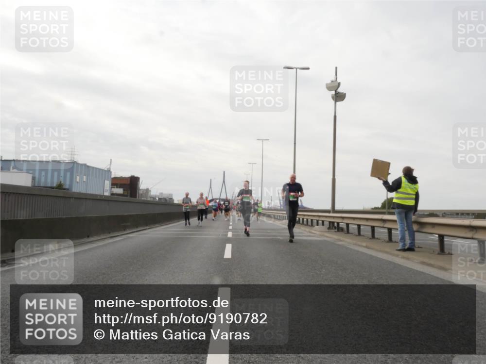 03.10.2025 - Köhlbrandbrückenlauf Matties Gatica Varas http://msf.ph/oto/9190782 03.10.2025 16:03:38 Position 3  meine-sportfotos.de
