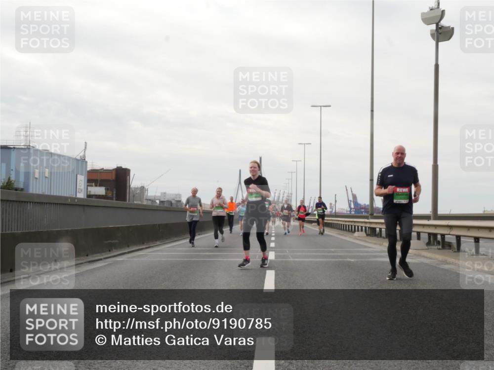 03.10.2025 - Köhlbrandbrückenlauf Matties Gatica Varas http://msf.ph/oto/9190785 03.10.2025 16:03:39 Position 3  meine-sportfotos.de