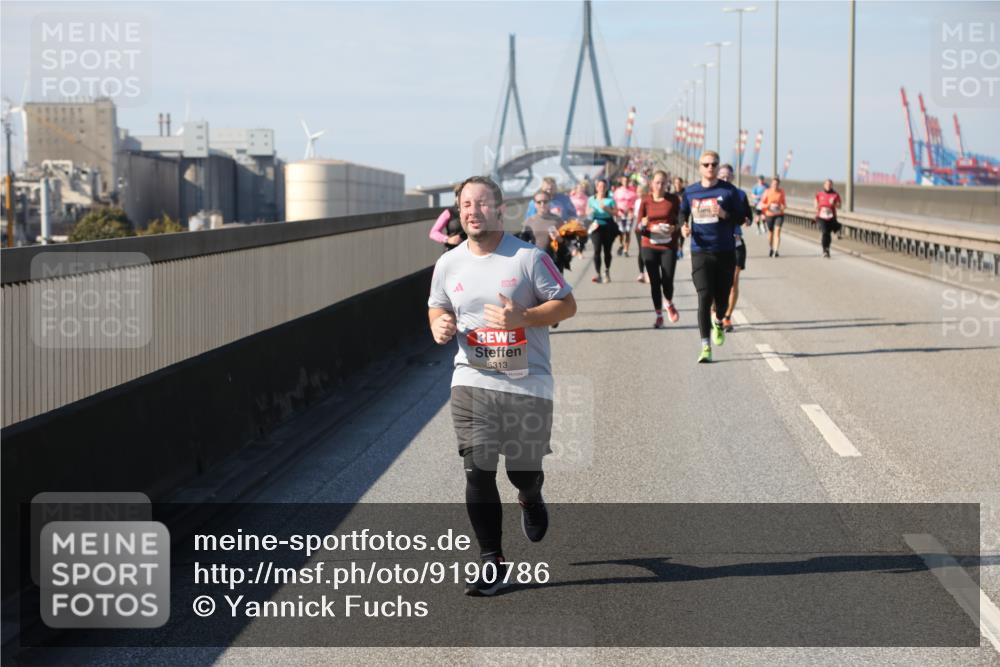 03.10.2025 - Köhlbrandbrückenlauf Yannick Fuchs http://msf.ph/oto/9190786 03.10.2025 12:10:52 Position 3 5313 meine-sportfotos.de