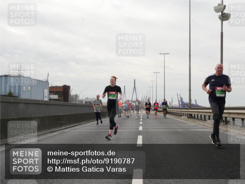03.10.2025 - Köhlbrandbrückenlauf Matties Gatica Varas http://msf.ph/oto/9190787 03.10.2025 16:03:39 Position 3  meine-sportfotos.de