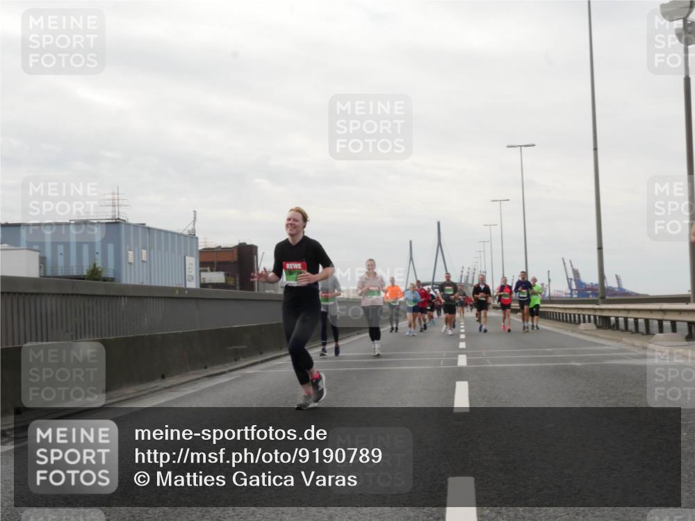 03.10.2025 - Köhlbrandbrückenlauf Matties Gatica Varas http://msf.ph/oto/9190789 03.10.2025 16:03:40 Position 3  meine-sportfotos.de