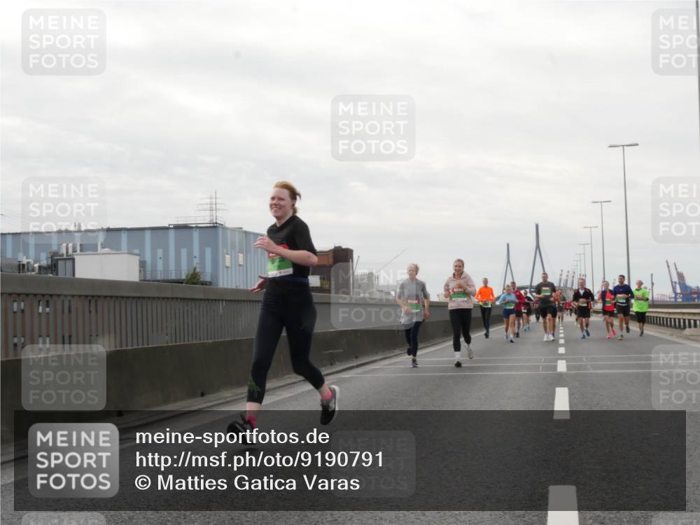 03.10.2025 - Köhlbrandbrückenlauf Matties Gatica Varas http://msf.ph/oto/9190791 03.10.2025 16:03:40 Position 3  meine-sportfotos.de