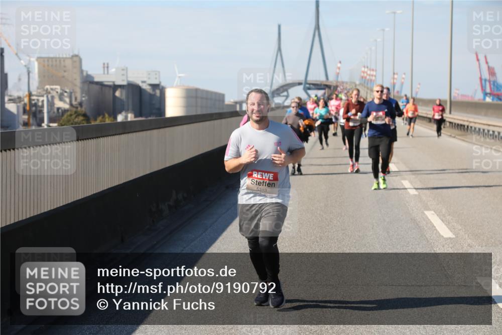 03.10.2025 - Köhlbrandbrückenlauf Yannick Fuchs http://msf.ph/oto/9190792 03.10.2025 12:10:52 Position 3 5313 meine-sportfotos.de