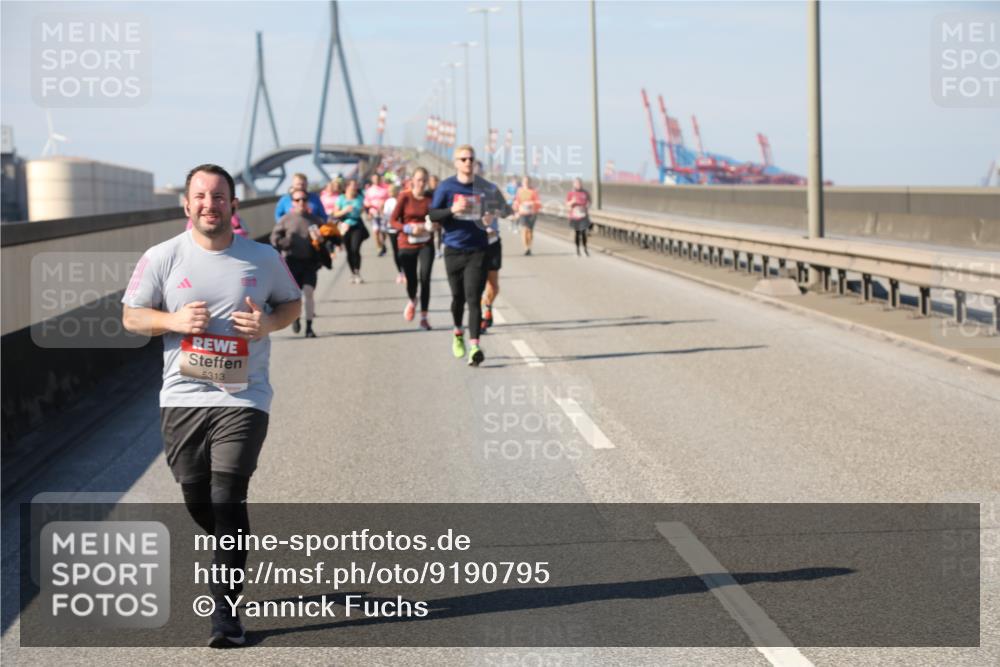 03.10.2025 - Köhlbrandbrückenlauf Yannick Fuchs http://msf.ph/oto/9190795 03.10.2025 12:10:52 Position 3 5313 meine-sportfotos.de