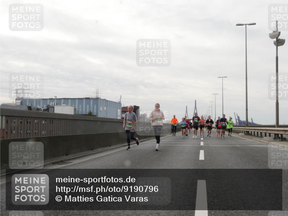 03.10.2025 - Köhlbrandbrückenlauf Matties Gatica Varas http://msf.ph/oto/9190796 03.10.2025 16:03:42 Position 3  meine-sportfotos.de
