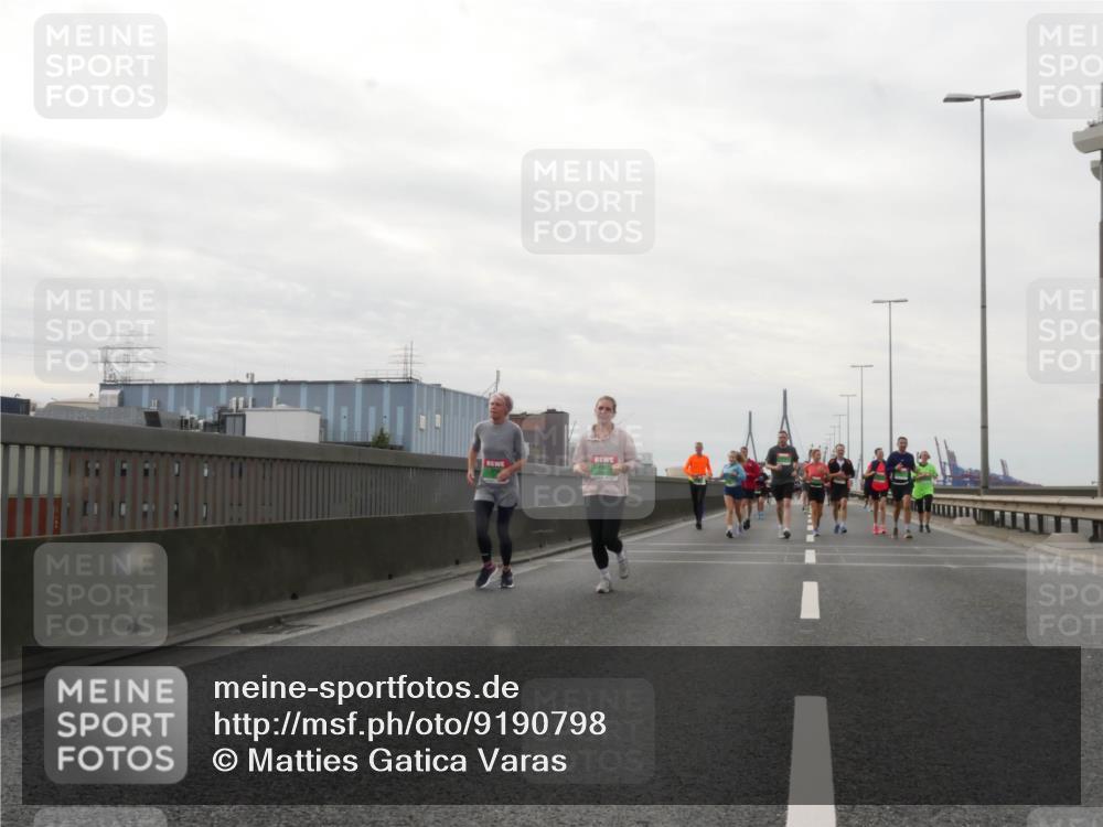 03.10.2025 - Köhlbrandbrückenlauf Matties Gatica Varas http://msf.ph/oto/9190798 03.10.2025 16:03:43 Position 3  meine-sportfotos.de