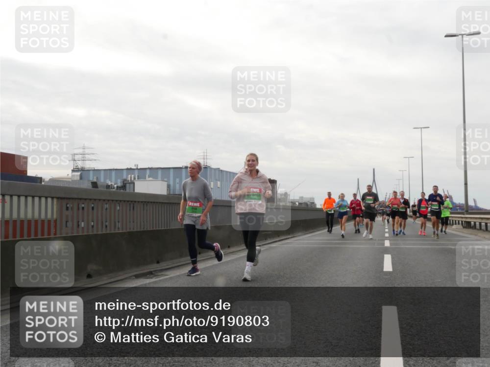 03.10.2025 - Köhlbrandbrückenlauf Matties Gatica Varas http://msf.ph/oto/9190803 03.10.2025 16:03:44 Position 3  meine-sportfotos.de