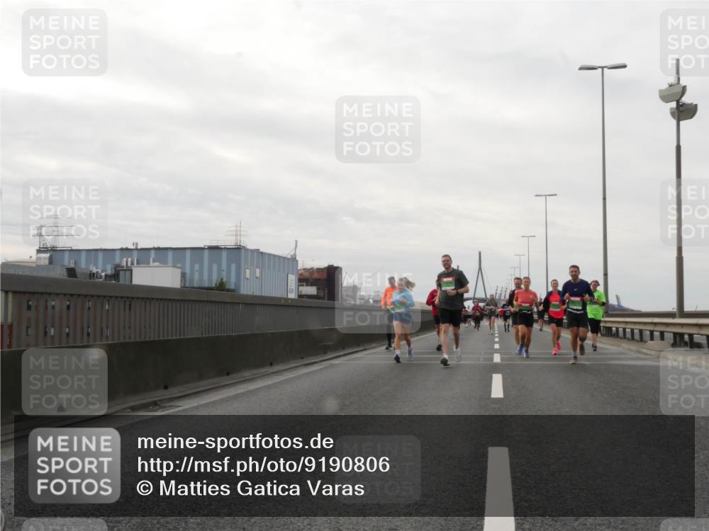 03.10.2025 - Köhlbrandbrückenlauf Matties Gatica Varas http://msf.ph/oto/9190806 03.10.2025 16:03:45 Position 3  meine-sportfotos.de